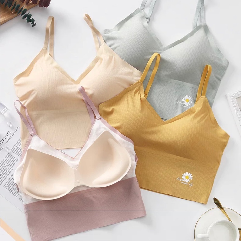 Crop top / bralette / yoga bra / push-up bra